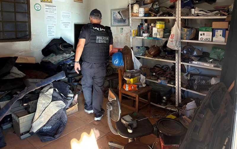 Operação da Polícia Civil mira esquema de adulteração e desmonte de veículos