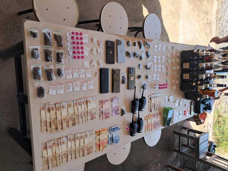 PM encerra festa de facção criminosa que tinha drogas e presença de adolescentes 