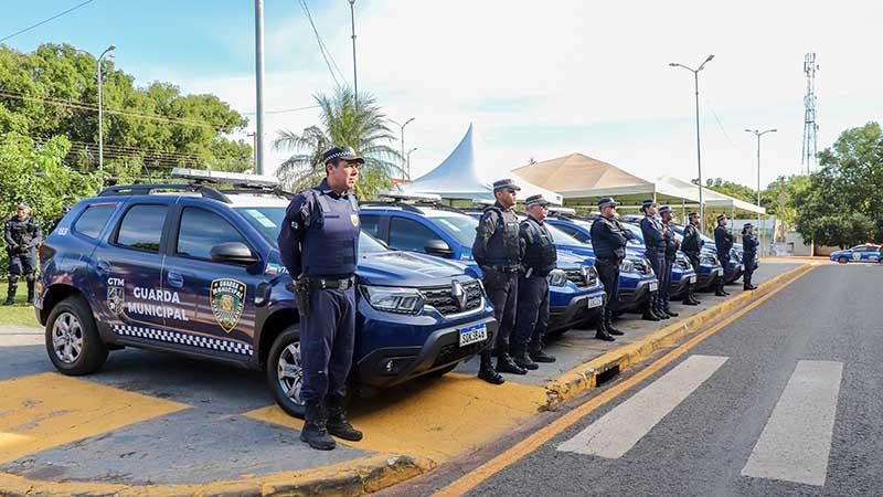 Prefeita entrega oito viaturas e reforça em até 50% atuação da Guarda Municipal