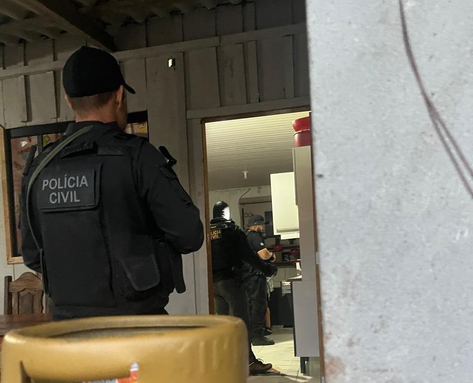 Polícia Civil cumpre mandados contra faccionados envolvidos com tráfico de drogas 