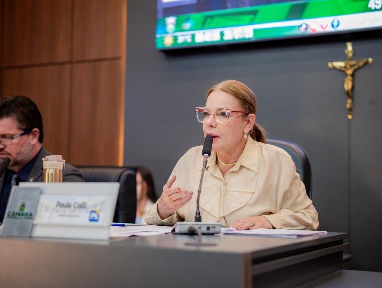 Paula Calil cobra explicações sobre corte em asfalto novo no Coxipó